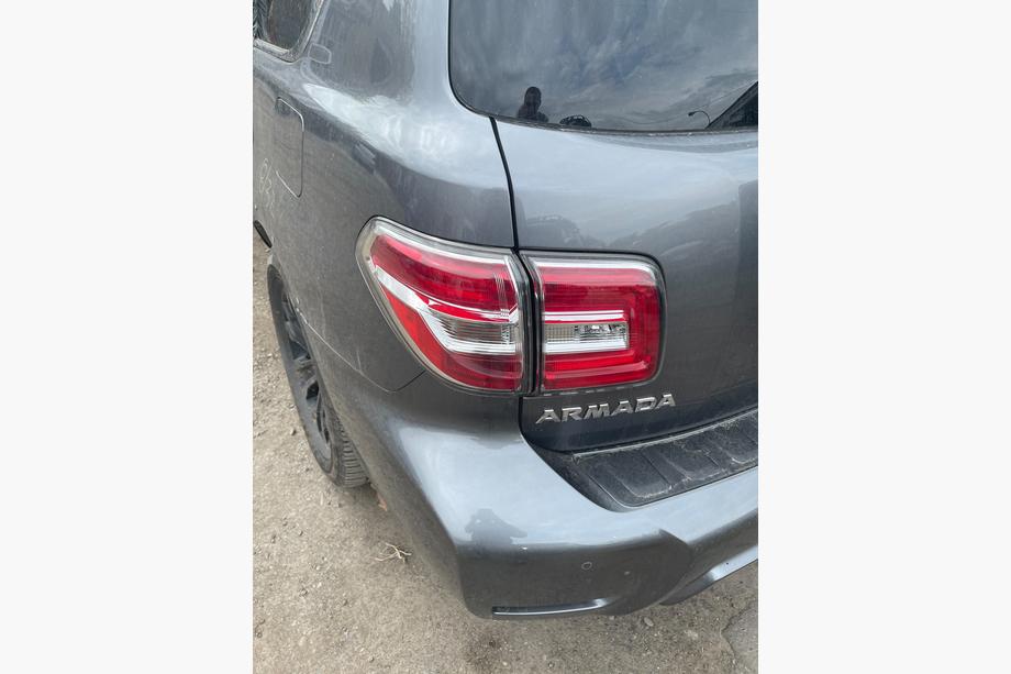 Nissan Armada 2016–2024 Taka-LED-takavalot (alkuperäiset, käytetyt, vuosimalli 2019) Image