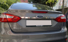 Ford Focus III 2011–2017 Leveä rekisterikilven ylälista (ruostumaton teräs) kuva 1