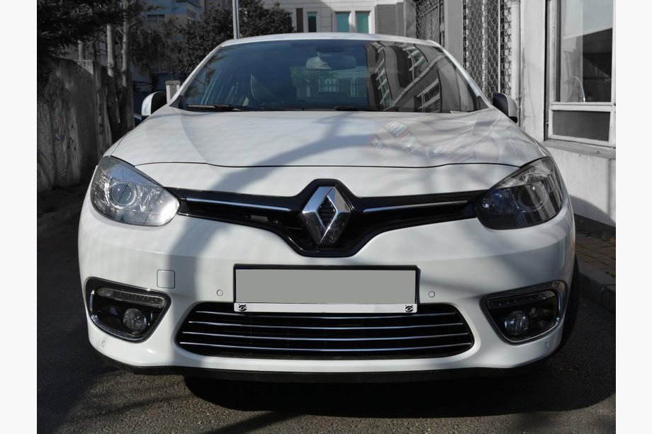 Renault Fluence 2009–2016 Puskurin säleikön listat (2013↗, ruostumaton teräs) Carmos - turkkilainen teräs Image