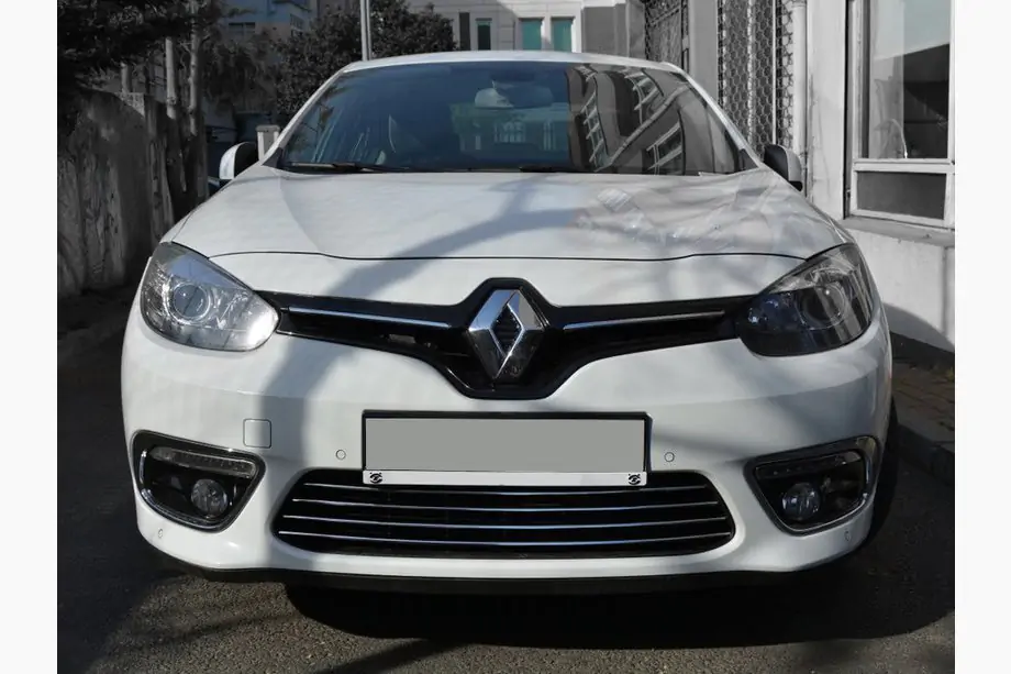 Renault Fluence 2009–2016 Puskurin säleikön listat (2013↗, ruostumaton teräs) Image