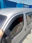 Peugeot Partner 1996–2008 Mustat sivulasien tuuliohjaimet (2 kpl, DDU-Aomis) kuva 3