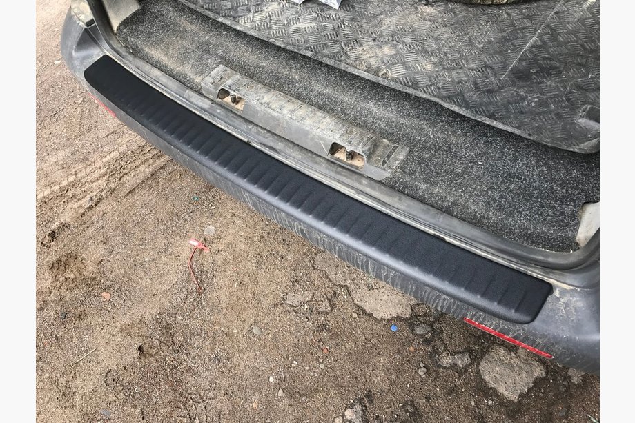 Volkswagen T5 2010–2015 Takapuskurin suojalista käänteellä (ABS-muovi) Matta Kuva 2