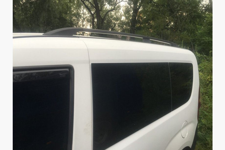Fiat Doblo II 2010–2022 Mustat kattokaiteet Maxi, metalliset jalat Kuva 7