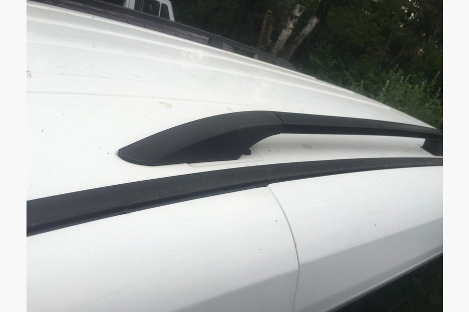 Fiat Doblo II 2010–2022 Mustat kattokaiteet Maxi, metalliset jalat Kuva 8