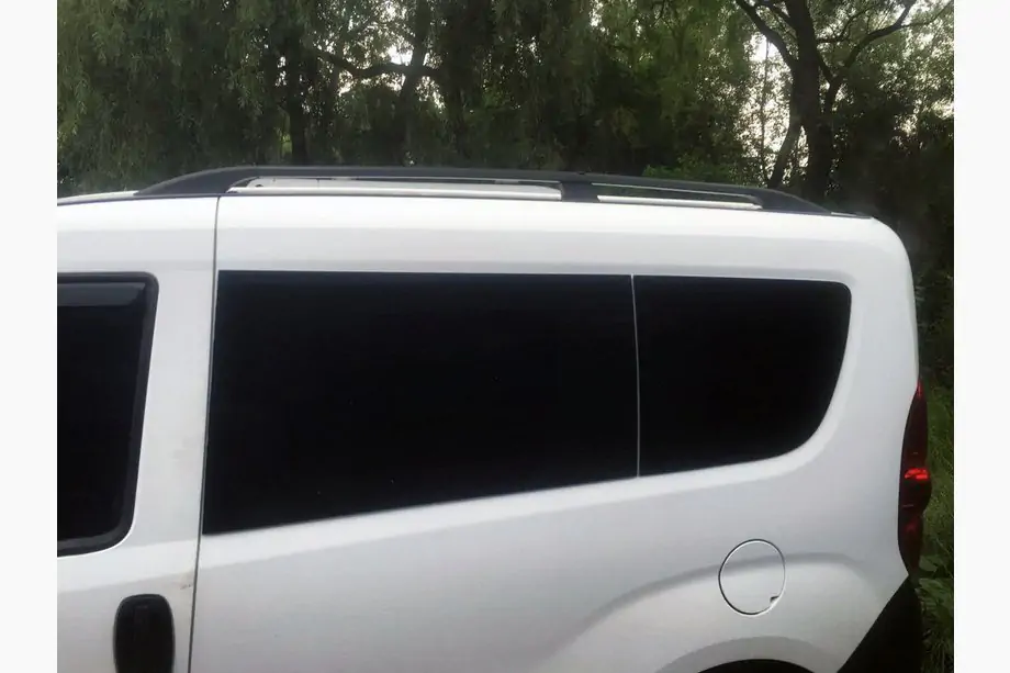 Opel Combo 2012–2018 Mustat kattokaiteet Image