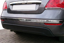 Fiat Linea 2006–2018 Takapuskurin takareunan suojalistat (2012↗, ruostumaton teräs, 3 kpl) kuva 1