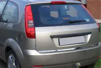 Ford Fiesta 2002–2008 Takaluukun kannen reunalista (ruostumaton teräs) kuva 1