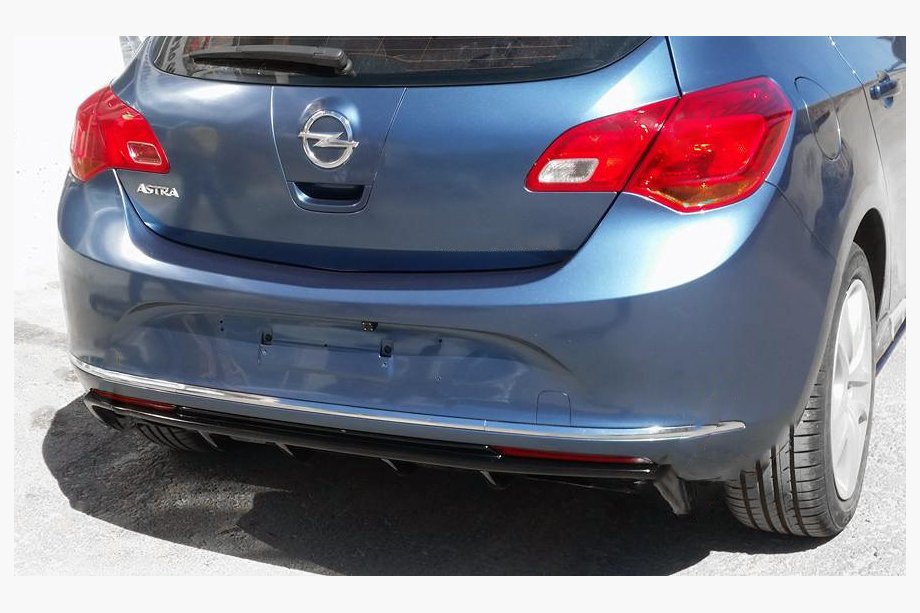 Opel Astra J 2009–2015 Takadiffuusorin peiteosa (maalattava) Image