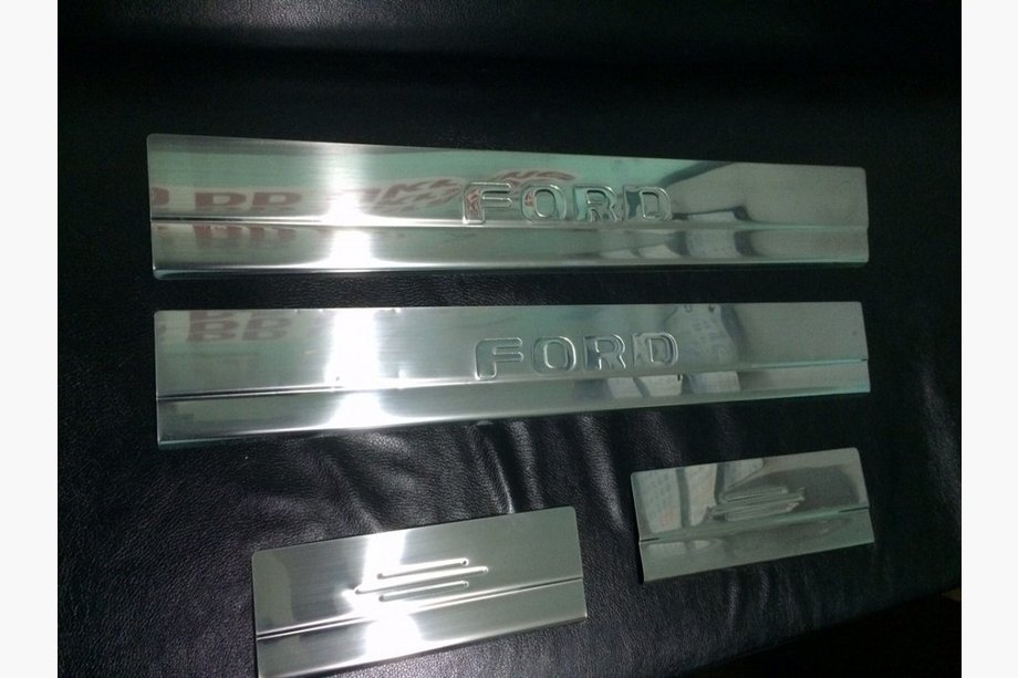 Ford Kuga 2008–2013 Poistotuote!!! CARMOS kynnyslistat (4 kpl, ruostumaton teräs) Image