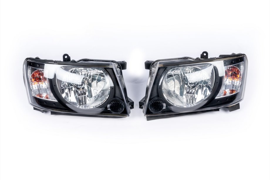 Nissan Patrol Y61 1997–2011 Safari Black etuvalot (2004-2008, 2 kpl) Image
