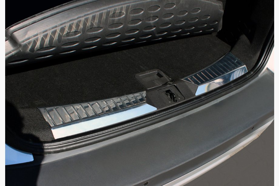 Ford Kuga/Escape 2013–2019 Takaluukun kynnyssuoja 2013-2016 (2-osainen, ruostumaton teräs) Image