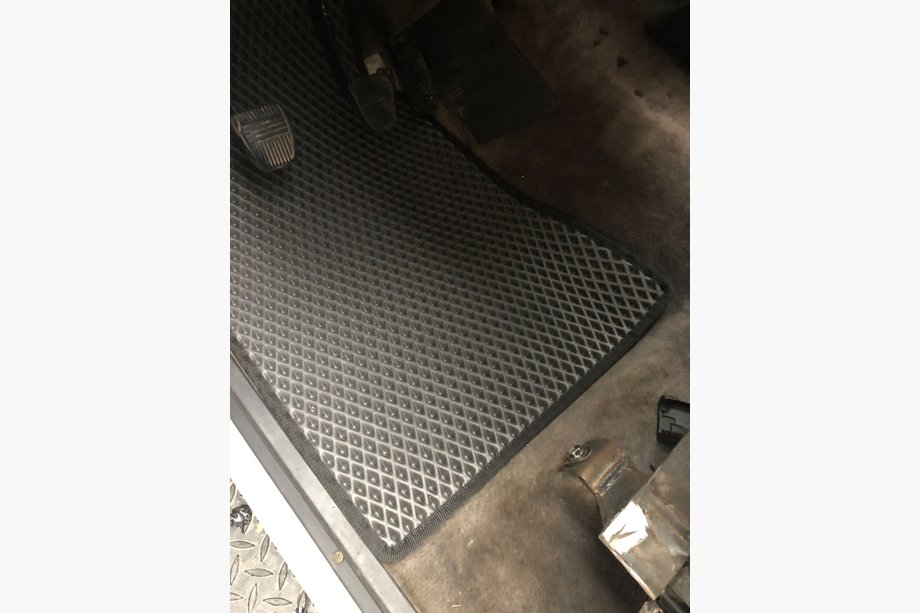 Toyota Land Cruiser 70 1984– EVA-lattiamatot (mustat) Image