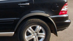 Mercedes ML W163 1997–2005 Pyöränkaarilistat (4 kpl, musta metalli) kuva 1