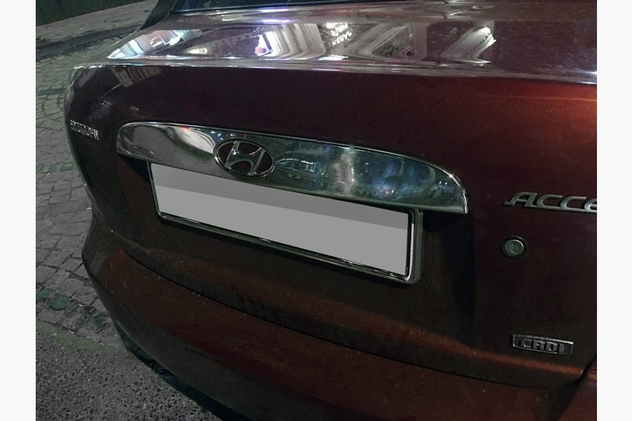 Hyundai Accent 2006–2010 Rekisterikilven ylälista (ruostumaton teräs) Carmos - turkkilainen teräs Image