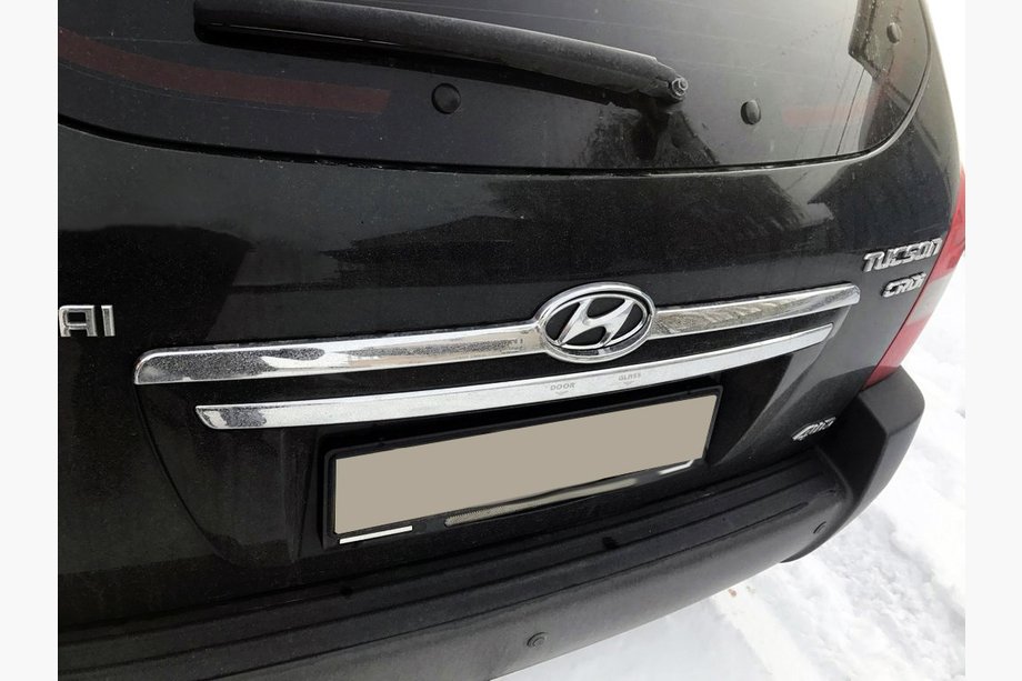 Hyundai Tucson JM 2004– Rekisterikilven ylälista (muovi) Image