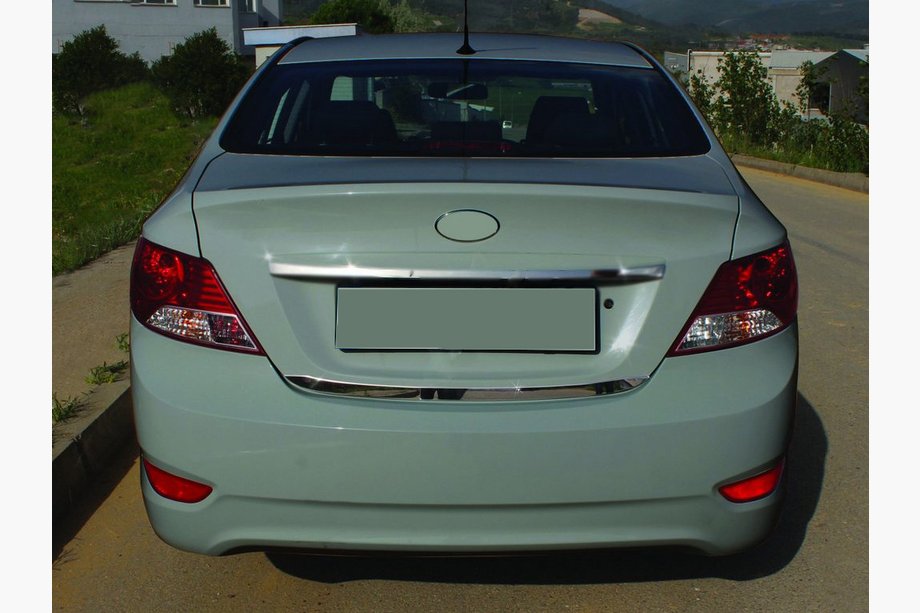 Hyundai Accent 2011–2017 Takalukun reunalista (ruostumaton teräs) OmsaLine – italialainen ruostumaton teräs Image