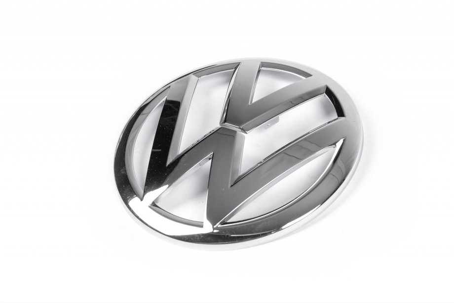 Volkswagen Tiguan 2016–2023 Alkuperäinen takaembleemi (yläosa) Image