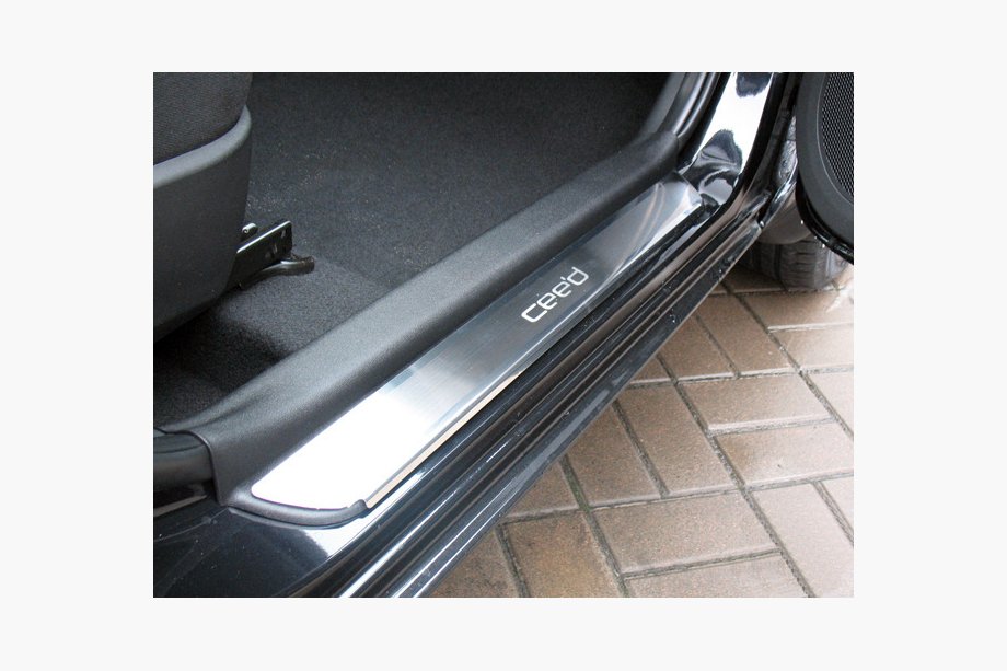 Kia Ceed 2007–2012 Nataniko ovikynnyslistat (4 kpl, ruostumaton teräs) Image