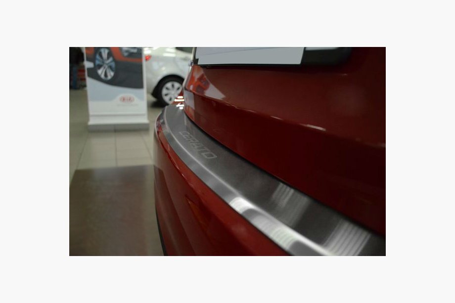 Kia Cerato 3 2013–2018 Takapuskurin suojalista taivutetulla reunalla Nataniko (ruostumaton teräs) Image