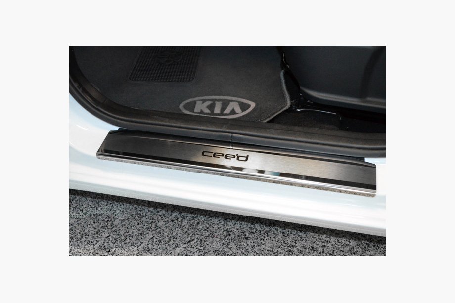 Kia Ceed 2012–2018 Nataniko ovikynnyslistat (4 kpl, ruostumaton teräs) Image