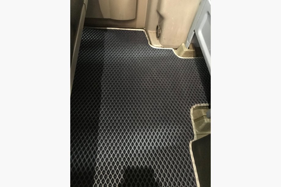 Mercedes Sprinter W906 2006–2018 2. rivin lattiamatot alkuperäiseen tavara-/henkilömalliin (EVA, mustat) Image