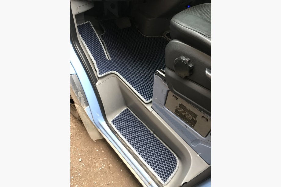 Mercedes Sprinter W906 2006–2018 Ovikynnysmatot (3 kpl, EVA, mustat) Image