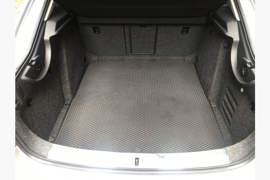 Skoda Superb 2009–2015 Tavaratilan matto Liftback (EVA, musta) Image
