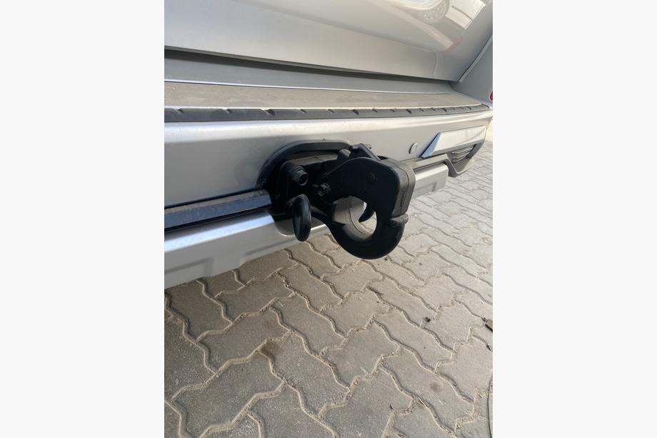 Toyota Land Cruiser 200 2007–2021 Vetokoukku Image