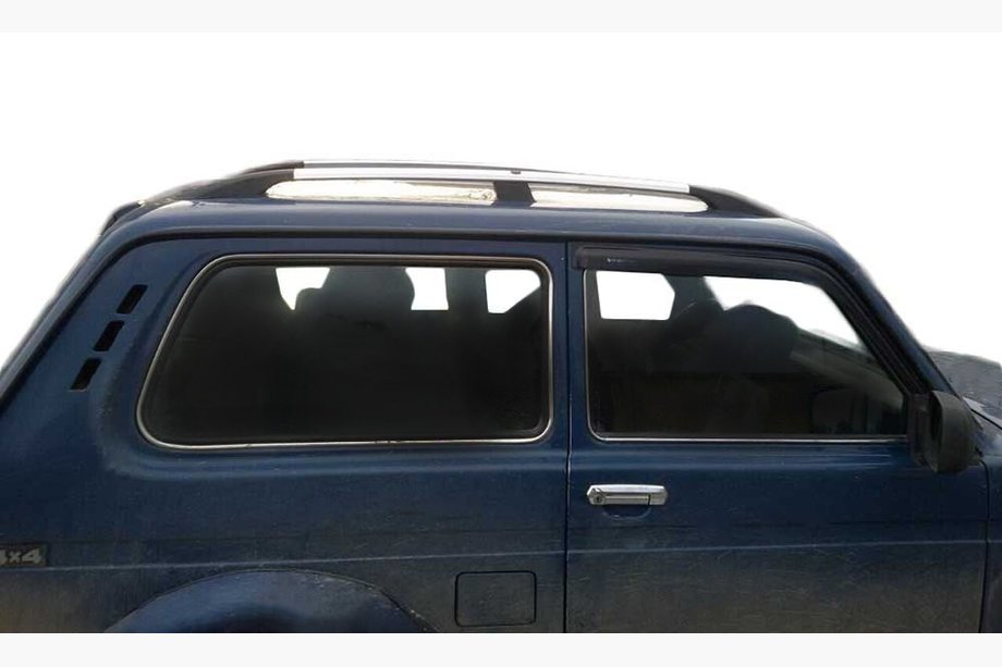Lada Niva ja Urban 1977– Kromatut kattokaiteet Image