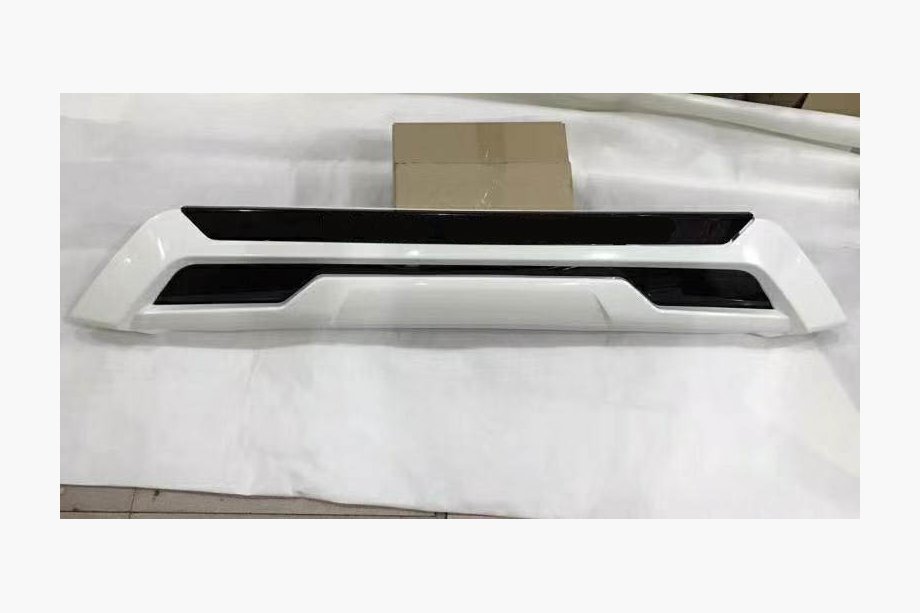 Toyota Land Cruiser 200 2007–2021 Etupuskurin lippa 2016↗ (ME-style, helman alle) Musta väri Kuva 2