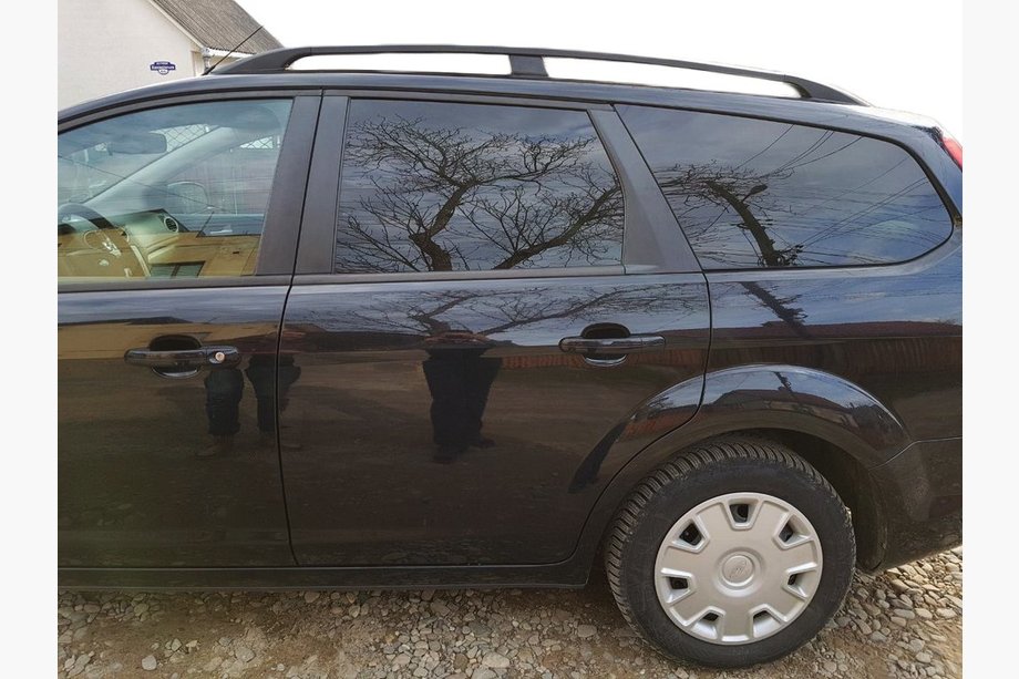 Ford Focus II 2005–2008 Alumiiniset kattokaiteet (Caravan, mustat) Image