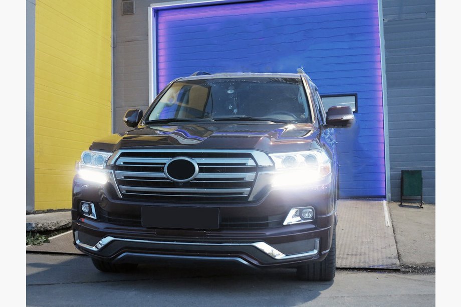 Toyota Land Cruiser 200 2007–2021 Korisarja 2016↗ (Modelista V3) Musta väri Image