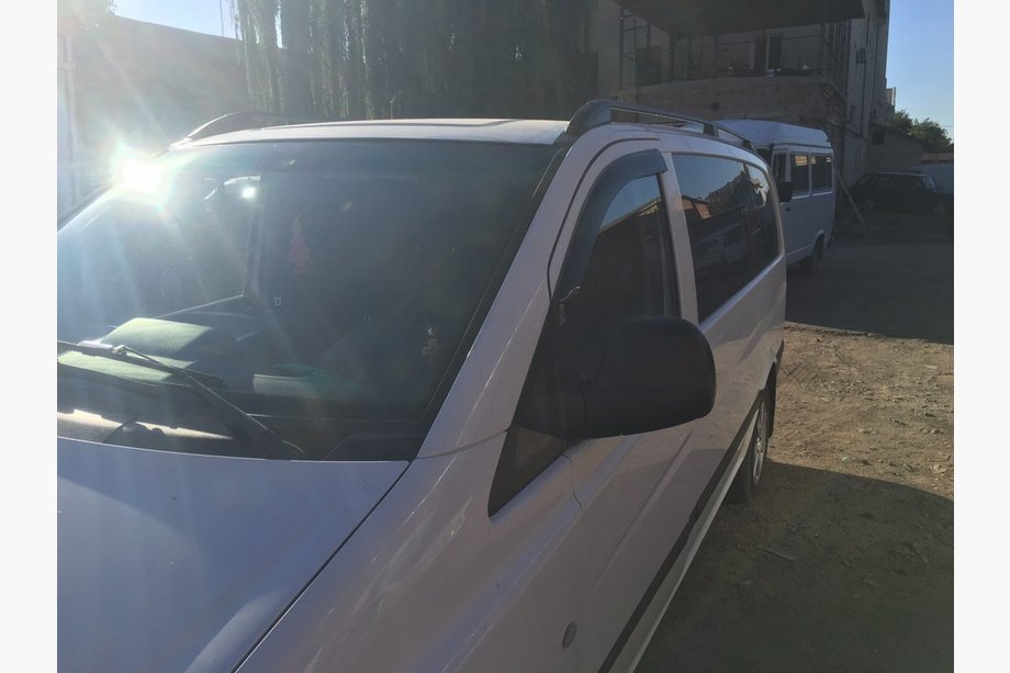 Mercedes Vito W639 2004–2014 Mustat kattokaiteet Skyport (täysmetalli) Lyhyt akseliväli (SHORT) Kuva 11