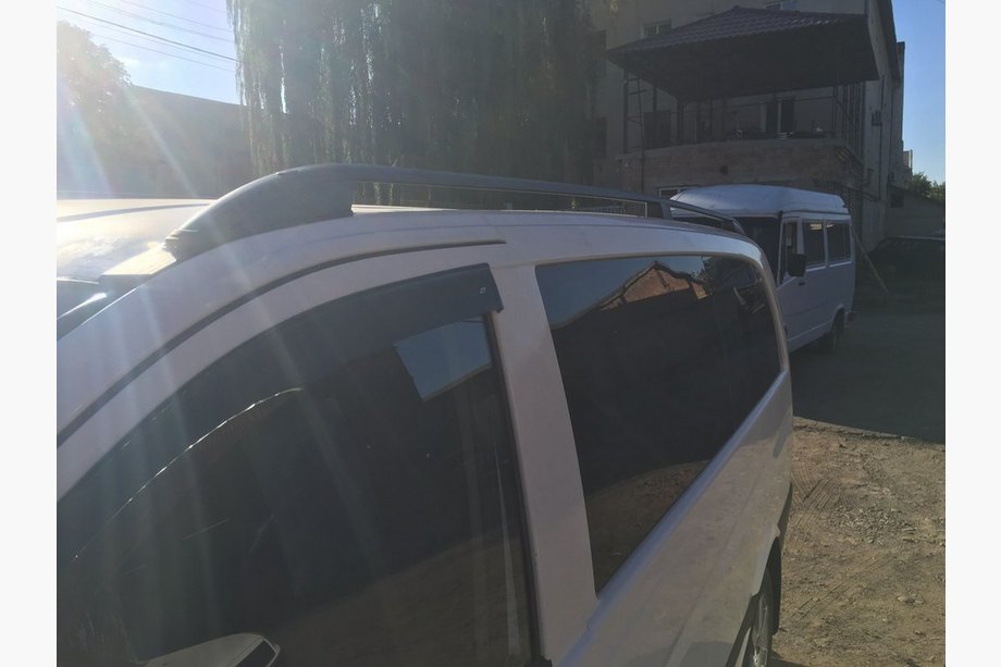 Mercedes Vito W639 2004–2014 Mustat kattokaiteet Skyport (täysmetalli) Lyhyt akseliväli (SHORT) Kuva 15