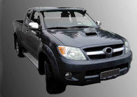 Toyota Hilux 2006–2015 Tuulilasin aurinkolippa (kannakkeilla) kuva 1