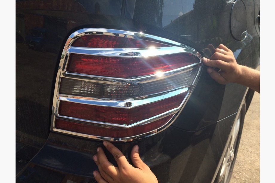 Mercedes ML W164 2005–2011 Kromilistat takavaloihin (2 kpl, muovi) Image