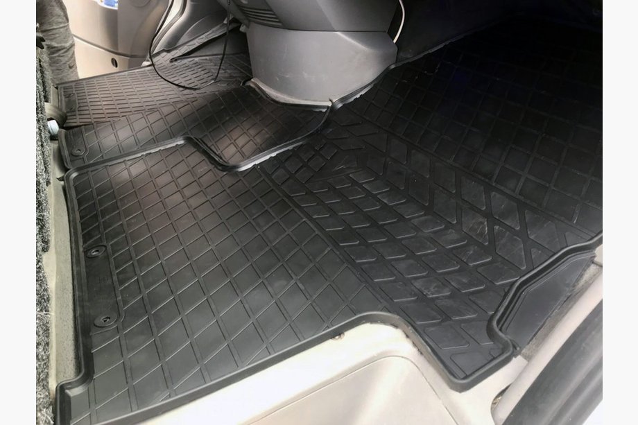Volkswagen Crafter 2006–2016 Kumimatot (3 kpl, Stingray) Image
