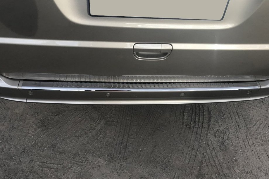 Mercedes Viano 2004–2014 Takapuskurin suojalista, musta kromi OmsaLine (ruostumaton teräs) Image