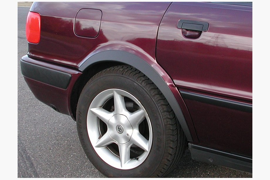 Audi 80/90 1987–1996 Pyöränkaaren listat (1987-1991, 4 kpl, mustat) Kuva 1