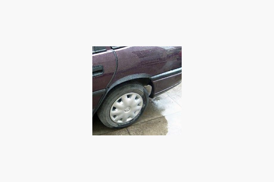 Opel Vectra A 1987–1995 Lokasuojan kaarilevikkeet (4 kpl, mustat) Image