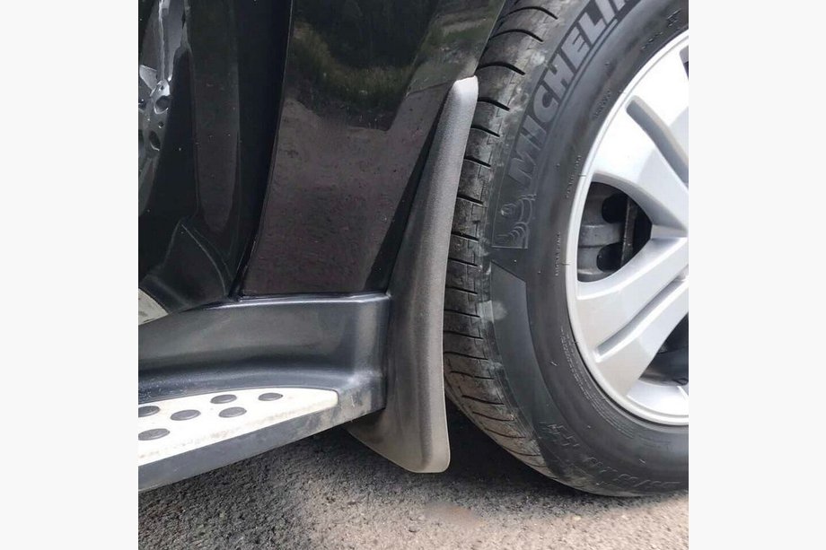 Mercedes GL-sarja X164 2006–2012 Premium-roiskeläpät (4 kpl) Image
