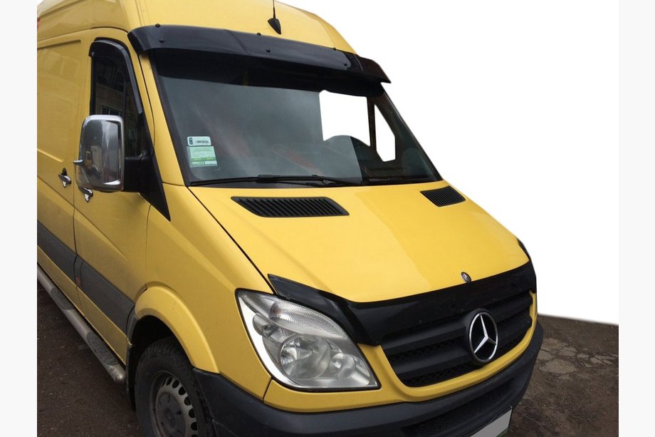 Mercedes Sprinter W906 2006–2018 Tuulilasin aurinkolippa rungolla V1 (kiiltävä musta, 5 mm) Image