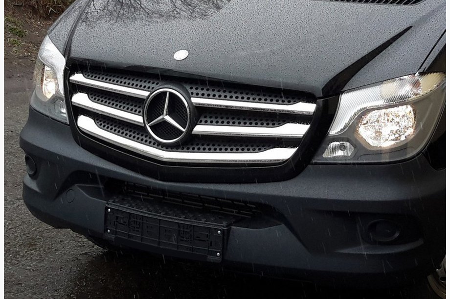 Mercedes Sprinter W906 2006–2018 Jäähdyttimen säleikön listat (2013↗, ruostumaton teräs) OmsaLine – italialainen ruostumaton teräs Image