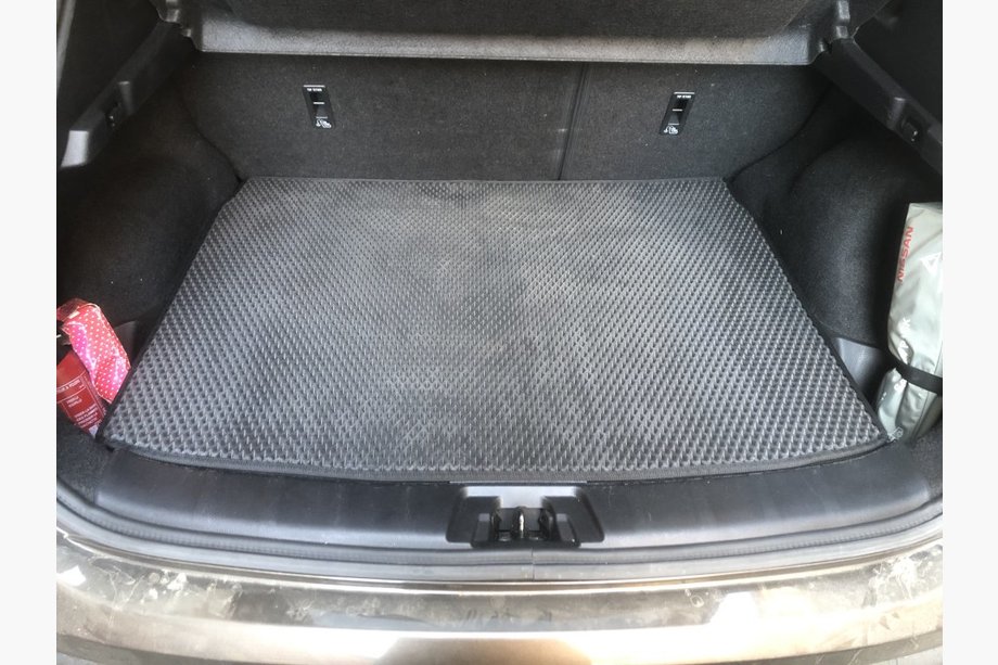 Nissan Qashqai 2014–2021 Tavaratilan matto (EVA, musta) Image