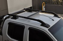 Nissan Navara/NP300 2016– Alkuperäiset kattokaiteet (poikkitangolla) Harmaa kuva 1