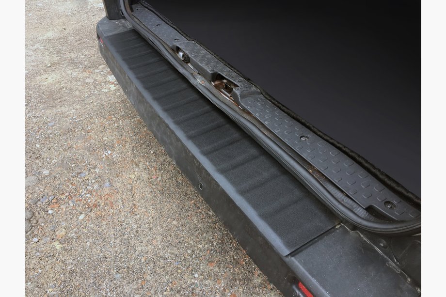 Opel Vivaro 2015–2019 Takapuskurin suojalista DDU (ABS) Kuva 1