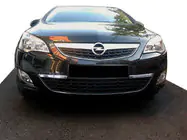Opel Astra J 2009–2015 Etupuskurin päätysuojalista (ruostumaton teräs) kuva 1