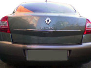 Renault Megane II 2004–2009 Kromilista rekisterikilven yläpuolelle (SD, ruostumaton teräs) kuva 1