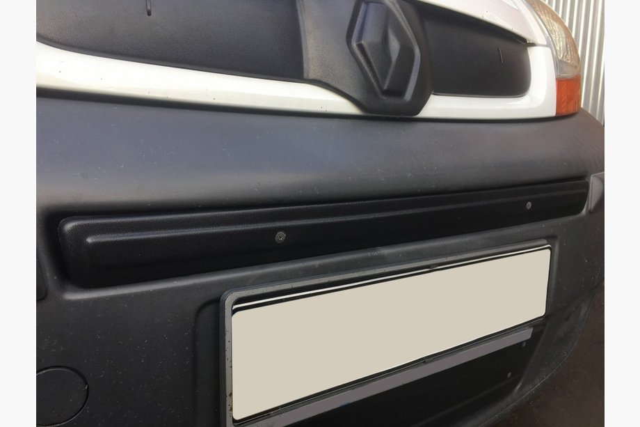 Opel Vivaro 2001–2015 Keskimmäinen talvisuoja (rekisterikilven yläpuolelle) Kiiltävä, 2001–2007 Image