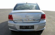 Opel Astra H 2004–2013 Sedan-takaspoileri (maalattava) kuva 1